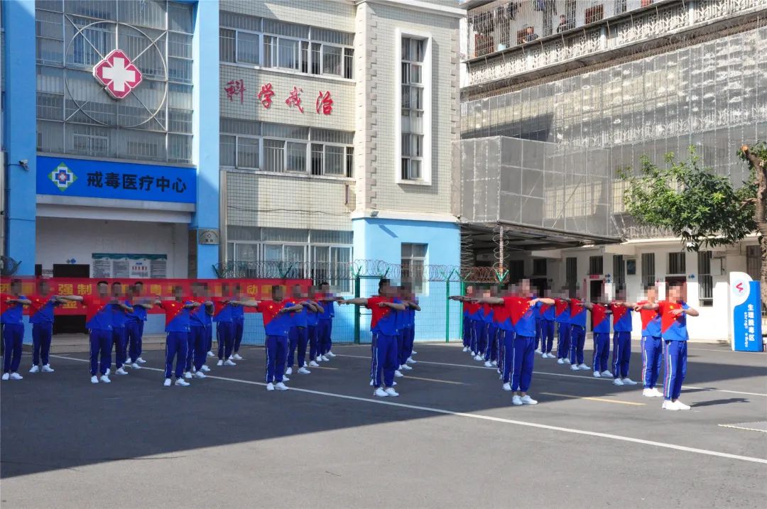 刻苦训练篮球时如何避免受伤的建议_0